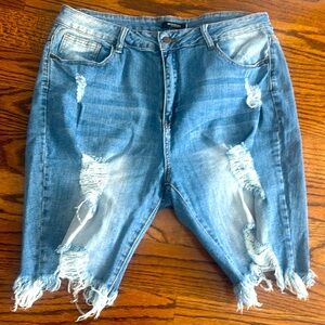 Deconstructed knee-length shorts